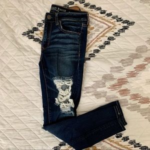 • American Eagle Distressed Jeans • Hardly Worn•